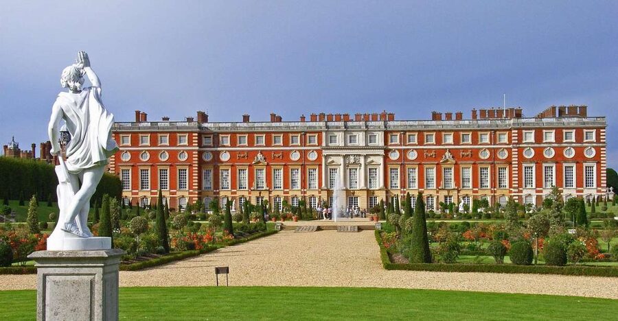Hampton Court Palace Private tour With Fast Track Entry - Leaving Soho in a private vehicle
