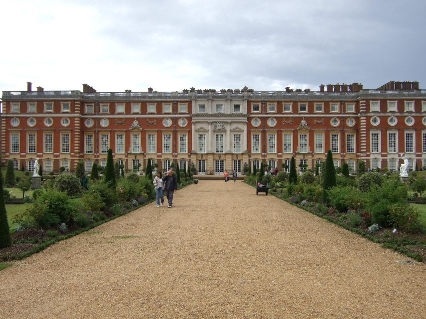 Hampton Court Palace Private tour With Fast Track Entry - William III, Mary II, and Wren’s baroque rooms
