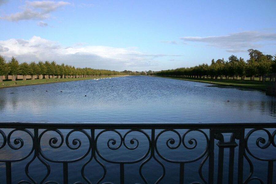 Hampton Court Palace Private tour With Fast Track Entry - Sixty acres of gardens, the Maze, and the Great Vine