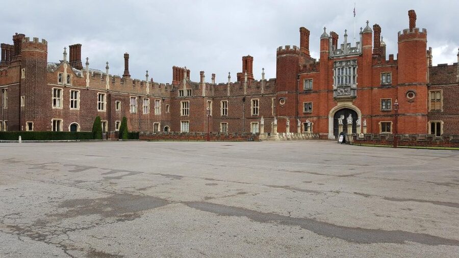 Hampton Court Palace Private tour With Fast Track Entry - Is $431 per person a fair price?