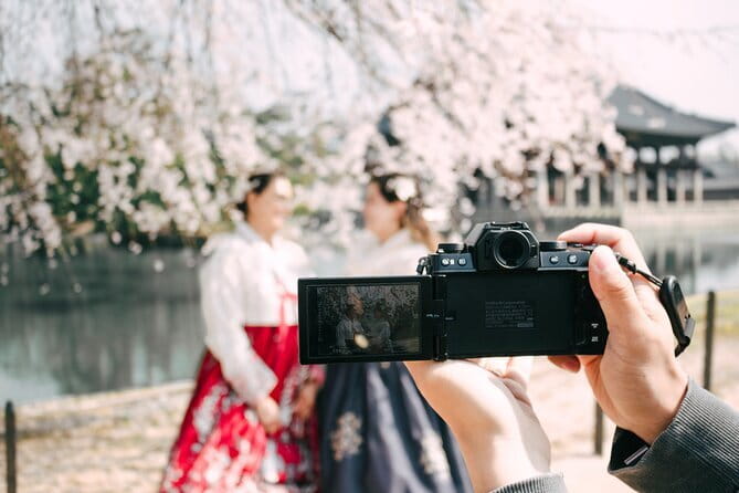 Hanbok Photoshoot and History Tour at Gyeongbokgung Palace - Gwanghwamun Gate sets the scene