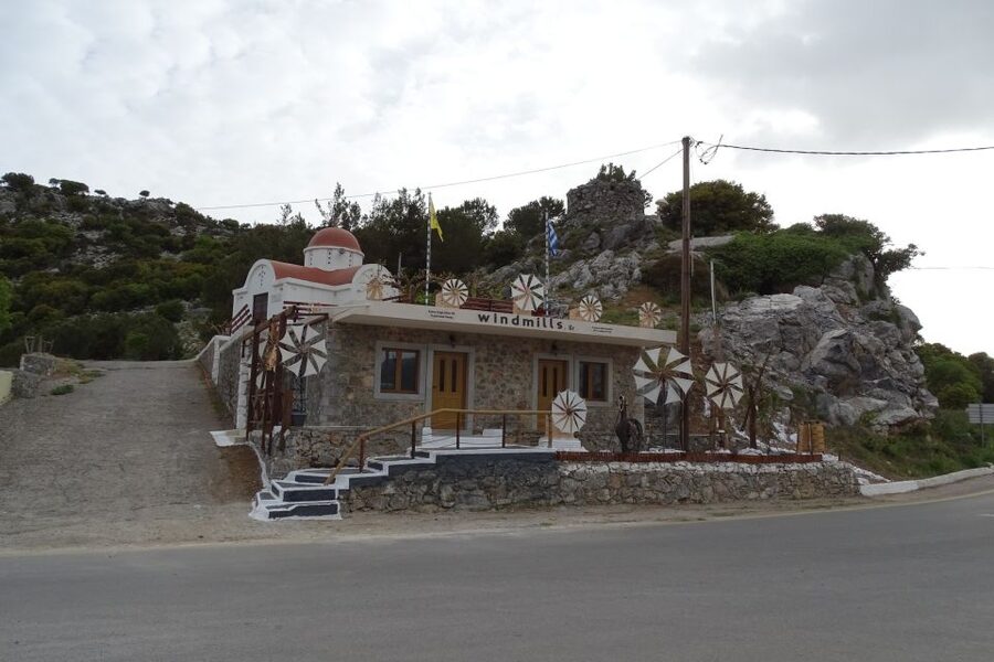 Heraklion: Knossos Palace, Zeus Cave & Oil Mill Private Tour - Arriving at Knossos Palace