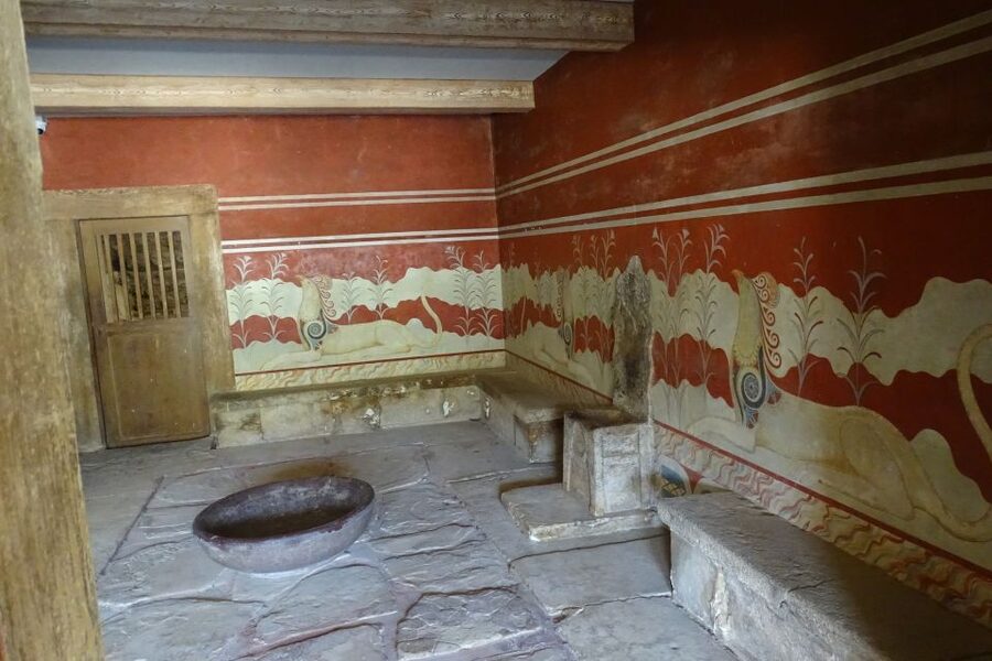 Heraklion: Knossos Palace, Zeus Cave & Oil Mill Private Tour - Starting from Heraklion or the coast