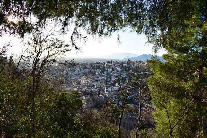 Hiking in the natural park on the outskirts of the Alhambra - From Puente del Aljibillo into the hills