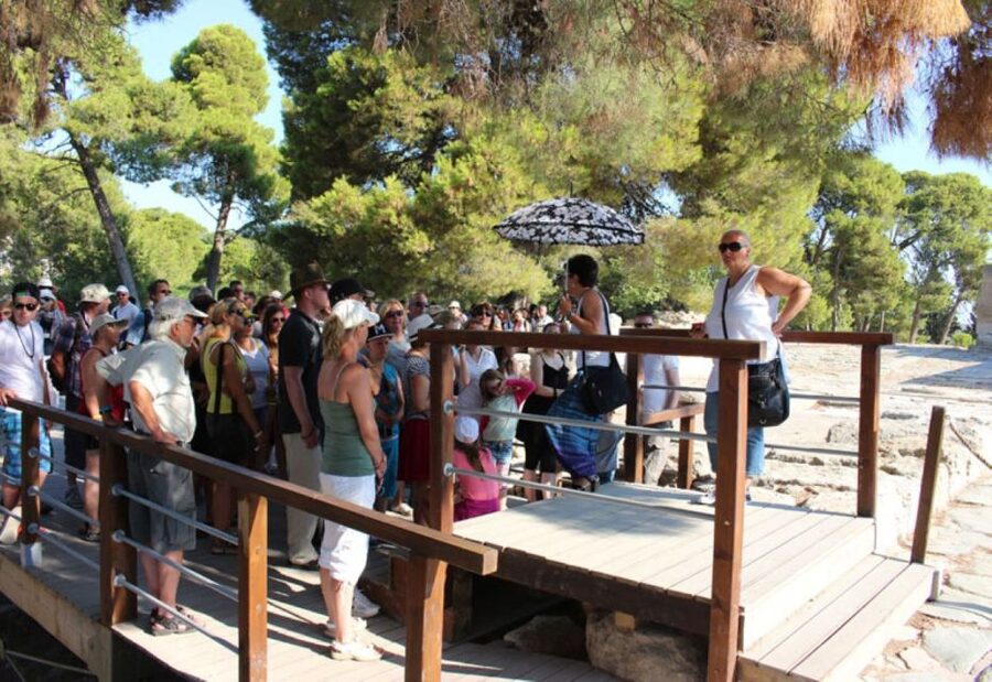Ierapetra: Knossos Palace and Heraklion Guided City Tour - Heraklion city center in 30 minutes