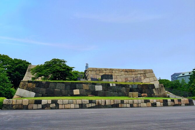 Imperial Palace East Garden and Edo Castle Walking Tour in Tokyo - Small groups and the pace of the walk