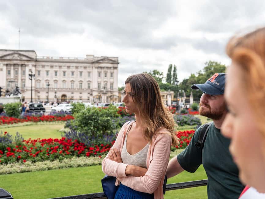 Inside Buckingham Palace & See The Westminster Sights Tour - Trafalgar Square and the first royal views