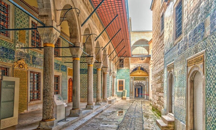 Istanbul: Blue Mosque, Hagia Sofia & Topkapi Palace Day Tour - Topkapi Palace: the grand finale, with a real time commitment