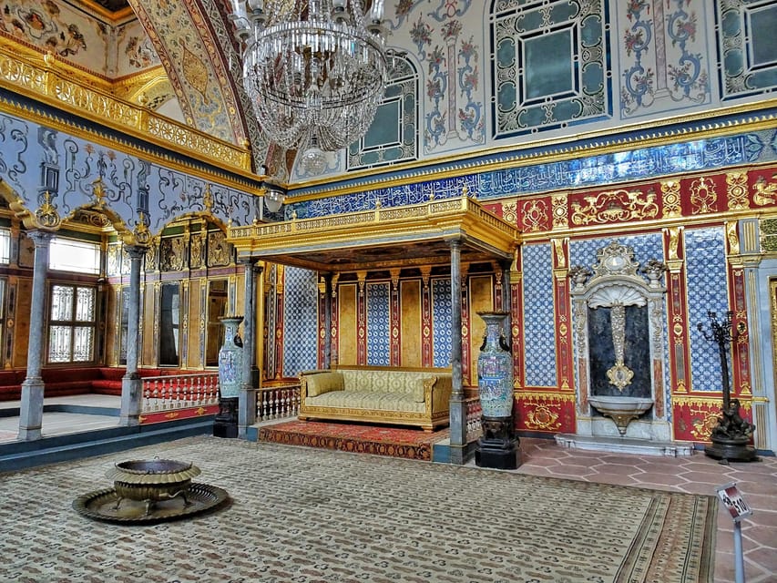 Istanbul: Blue Mosque, Hagia Sofia & Topkapi Palace Day Tour - Grand Bazaar: shopping with a time limit