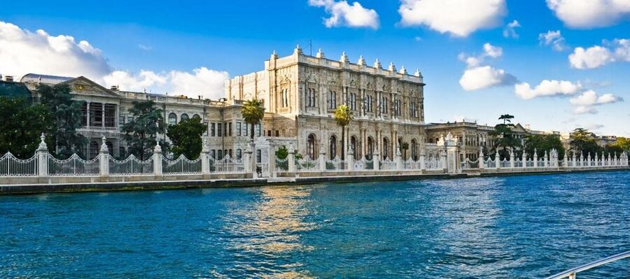Istanbul: Dolmabahce Palace and Grand Bazaar Tour - Dolmabahce Palace and the Last Ottoman Era