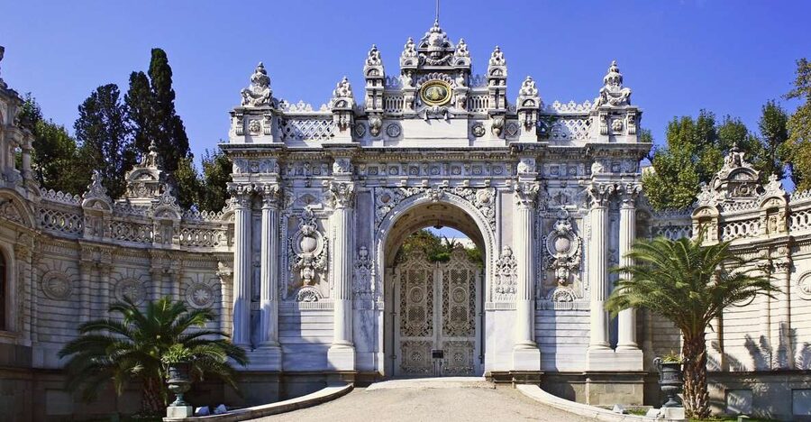 Istanbul: Dolmabahce Palace and Grand Bazaar Tour - Two Hours Inside Dolmabahce