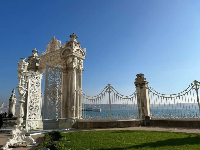 Istanbul: Dolmabahce Palace and Harem Fast-Track & Audio - Walking through the Selamlik