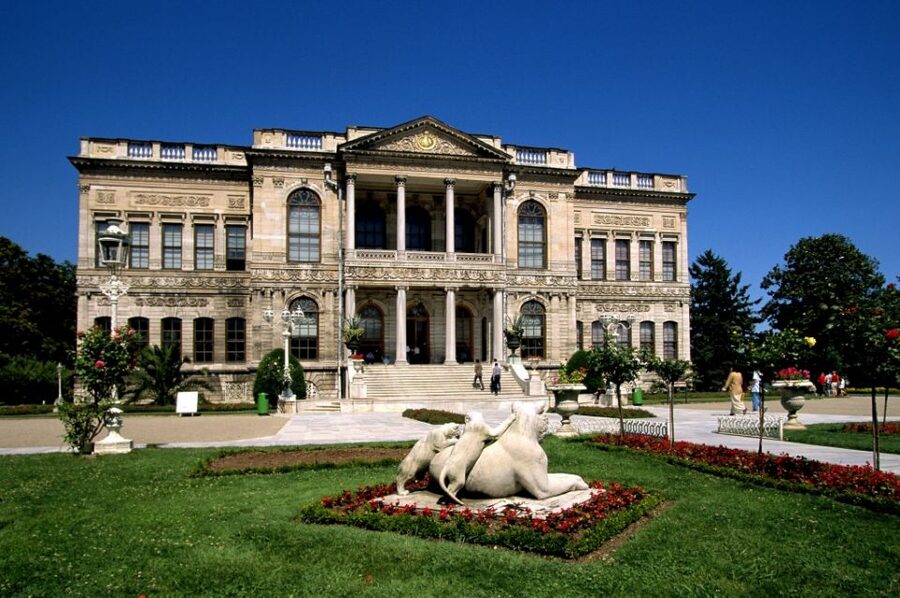 Istanbul: Dolmabahçe Palace and Uskudar Guided Tour - Why Dolmabahçe Palace is worth your morning