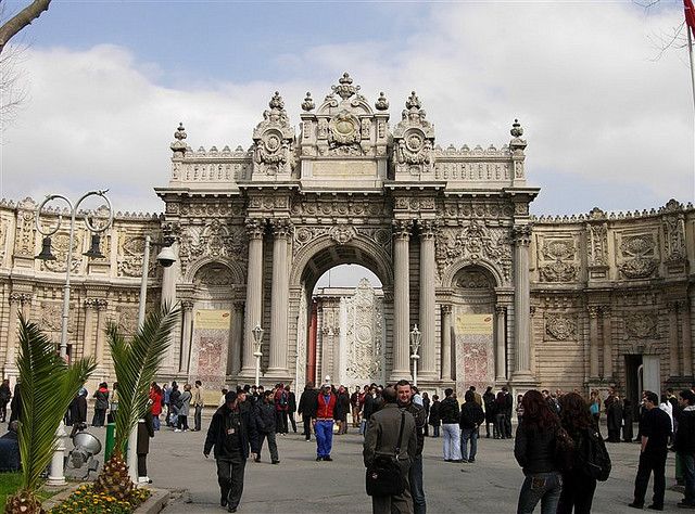 Istanbul: Dolmabahçe Palace and Uskudar Guided Tour - What the $354 price really buys