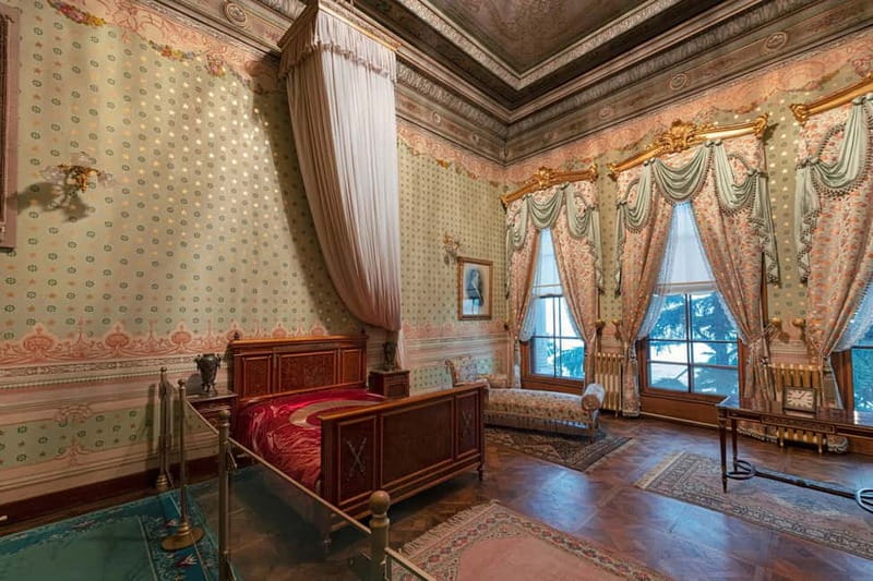 Istanbul: Dolmabahce Palace Guided Tour - Who will enjoy this tour most