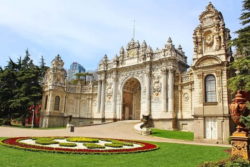 Istanbul: Dolmabahce Palace Guided Tour - Why Dolmabahçe Palace feels different from Istanbul’s other palaces