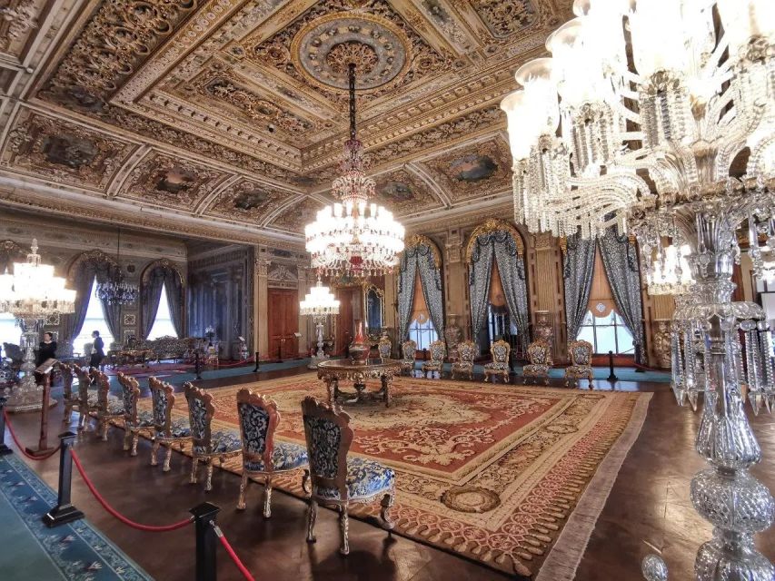Istanbul: Dolmabahce Palace Guided Tour - What the private format is really worth