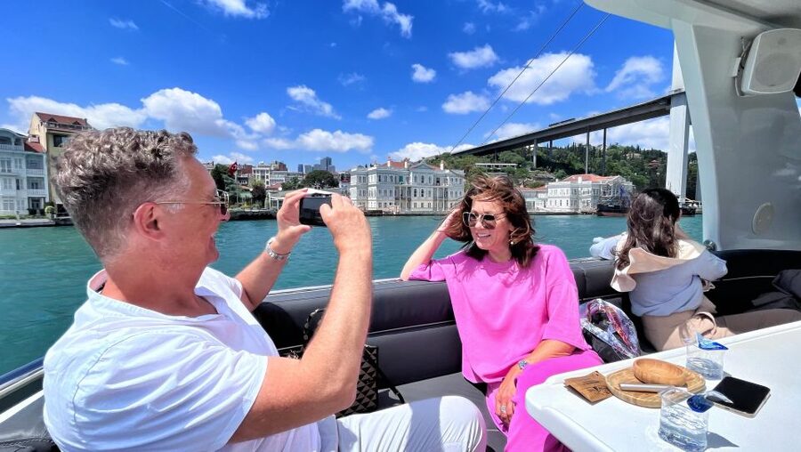 Istanbul: Dolmabahce Palace Tour and Bosphorus Yacht Cruise - Why this palace and cruise make a smart Istanbul pairing