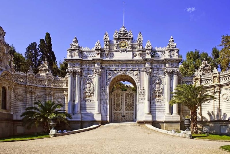 Istanbul: Full-Day Tour with Dolmabahce & Bosphorus Cruise - Starting along the Golden Horn