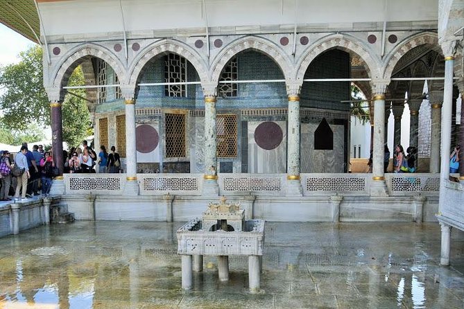 Istanbul Guided Tour Hagia Sophia, Topkapi, Cistern with Tickets - How much walking and waiting should you expect?
