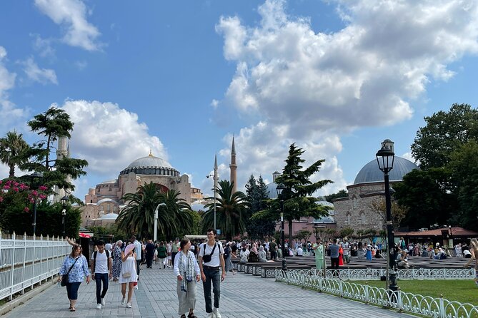 Istanbul Guided Tour Hagia Sophia, Topkapi, Cistern with Tickets - Hagia Sophia, where two traditions meet