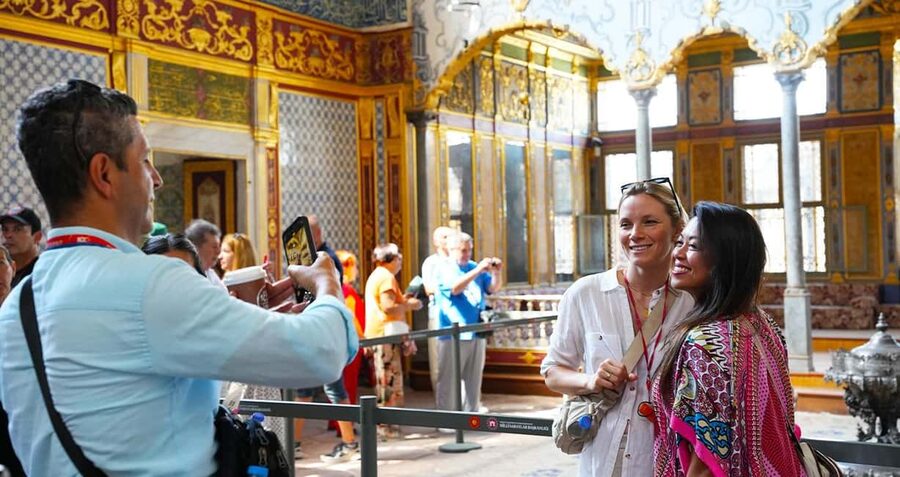 Istanbul: Topkapi, Harem Small Group Guided Tour & Historian - The four courtyards and the palace views