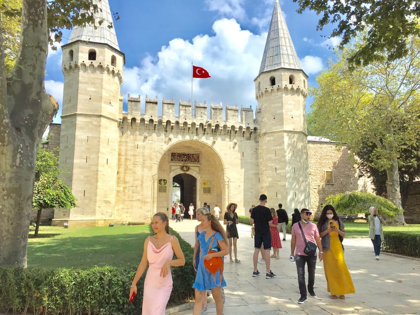Istanbul Topkapı Palace and Harem Guide Tour - A brief look at Sultanahmet before the palace