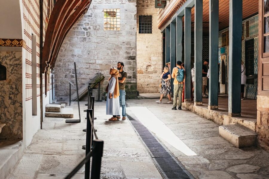 Istanbul: Topkapi Palace and Harem Guided Tour with Ticket - Booking and practical details