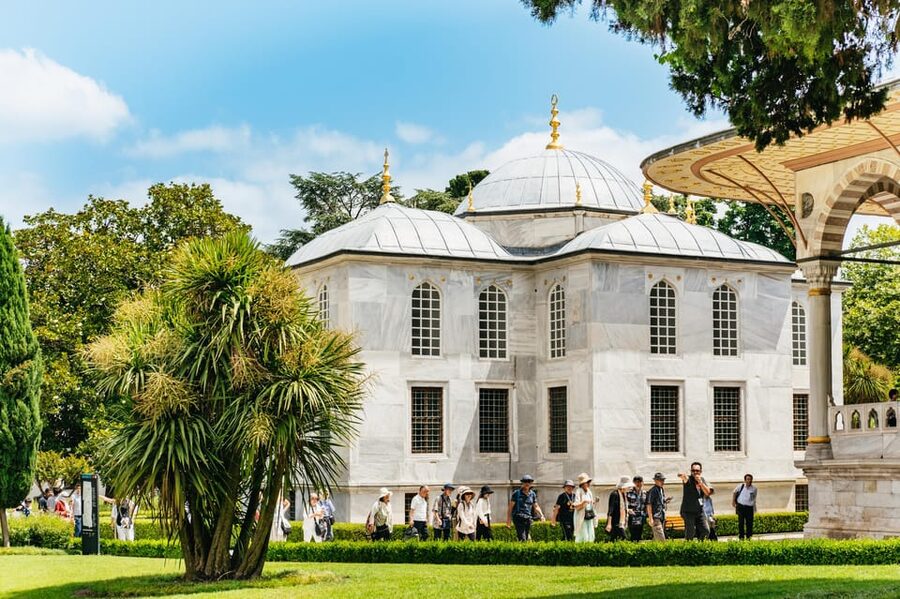 Istanbul: Topkapi Palace and Harem Guided Tour with Ticket - Inside the Harem’s private world