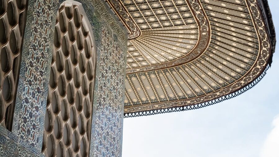 Istanbul: Topkapi Palace and Harem Guided Tour - Meeting behind the Blue Mosque