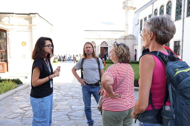 Istanbul: Topkapi Palace and Harem Museum Tour with Ticket - Entering Topkapi Palace with a guide