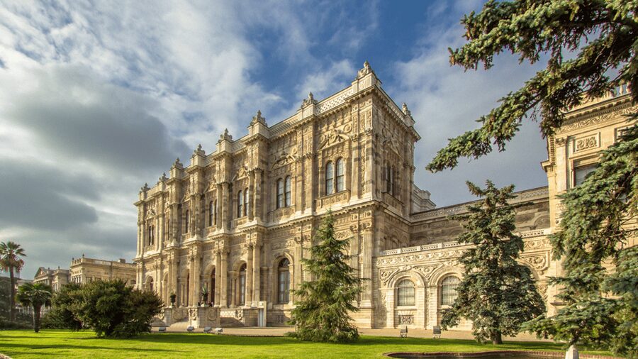 Istanbul: Topkapi Palace & Dolmabahce Palace Combo Ticket - Exploring Topkapi and the Harem