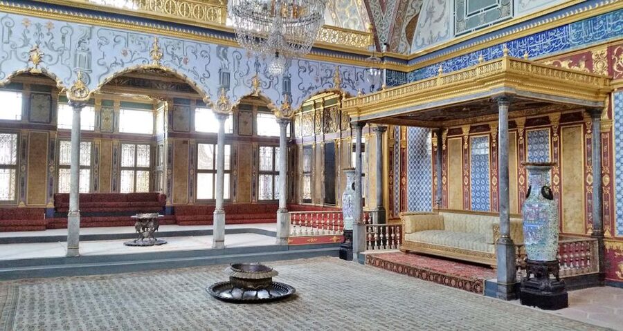 Istanbul: Topkapi Palace Guided Tour - Who should book this palace visit?