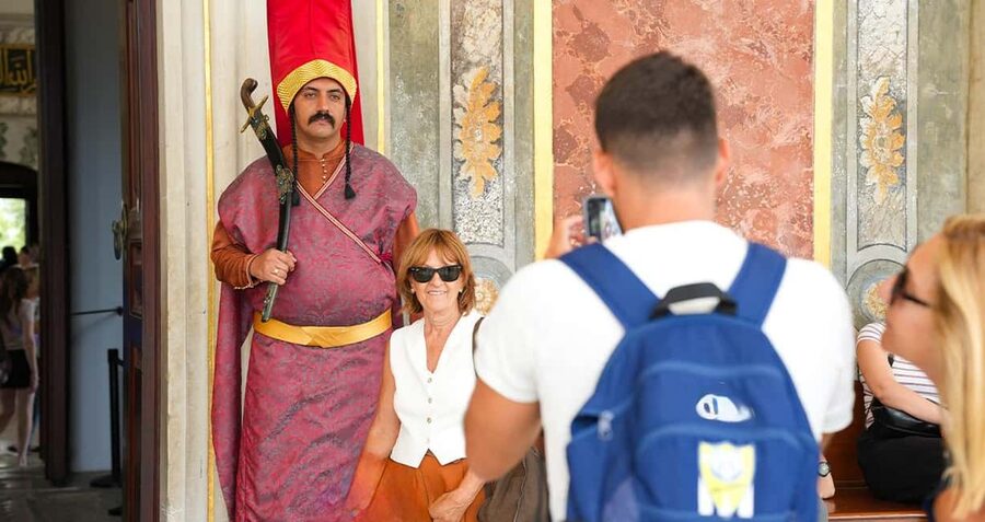 Istanbul: Topkapi Palace & Harem Express Highlight Tour - Why Topkapi Palace works best with a short guided introduction