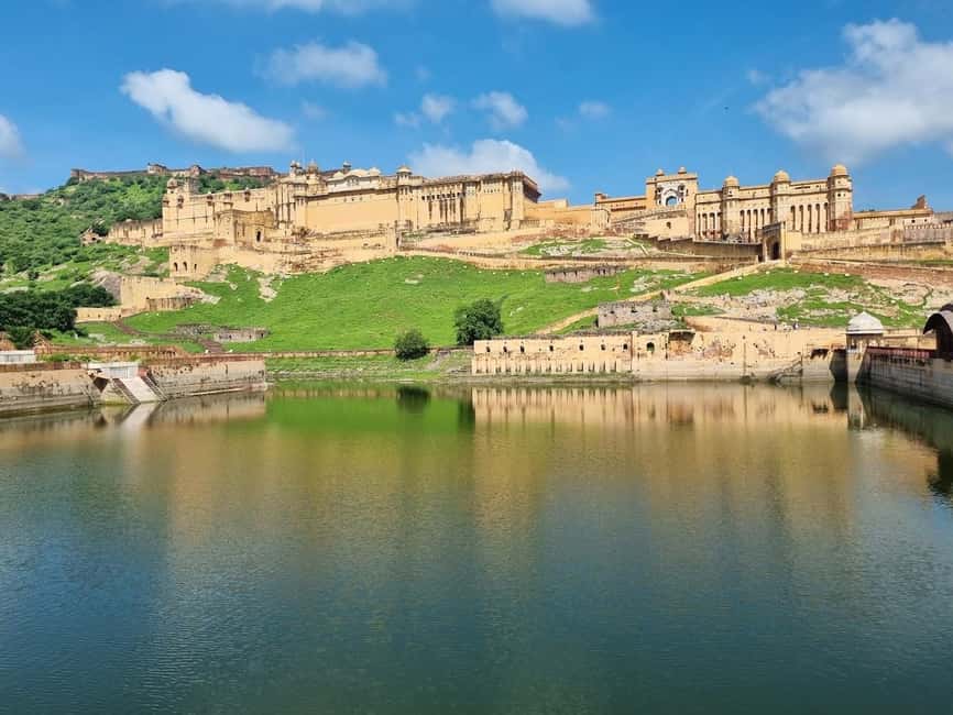 Jaipur: Amber Fort Guided Tour and Entry Ticket - Meeting your guide at the Amer Fort entrance
