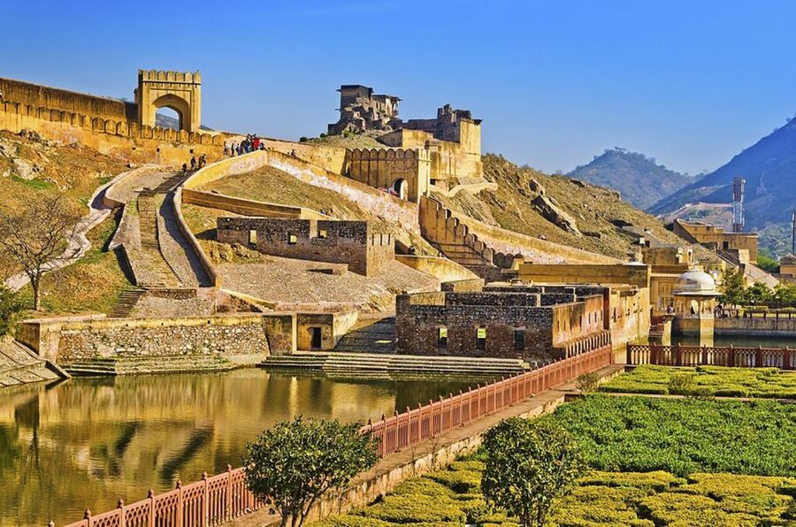Jaipur: Amber Fort, Jal Mahal and Hawa Mahal Private Tour - What the private guide and driver add