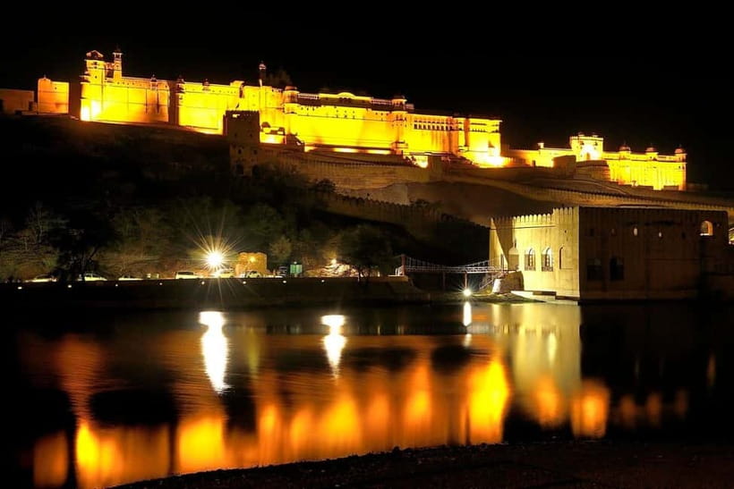 Jaipur: Amber Fort Light & Sound Show with Dinner - Amber Fort after dark, with Maota Lake below