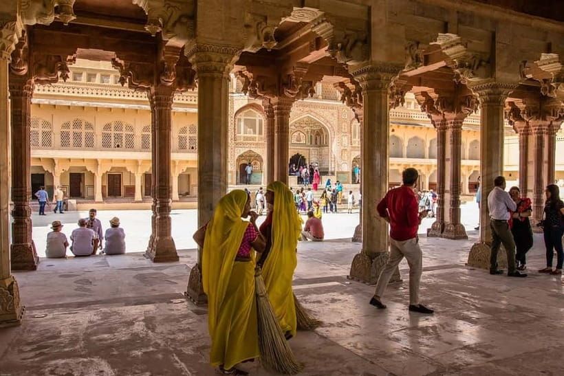Jaipur: Amber Fort, Stepwell & Jal Mahal with Pickup - Timing, comfort, and practical limits