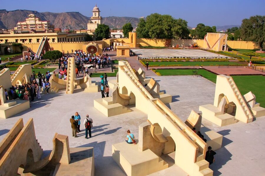 Jaipur City Tour: City Palace, Jantar, Hawa & Jal Mahal - Hawa Mahal, Jaipur’s best-known photo stop