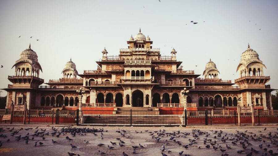 Jaipur City Tour: City Palace, Jantar, Hawa & Jal Mahal - The car, guide, and pickup details