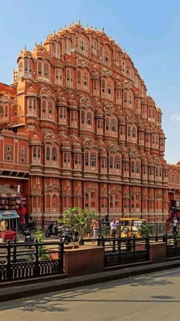 Jaipur: Night Open Jeep Safari with City Lights & Palaces - Hawa Mahal under the lights