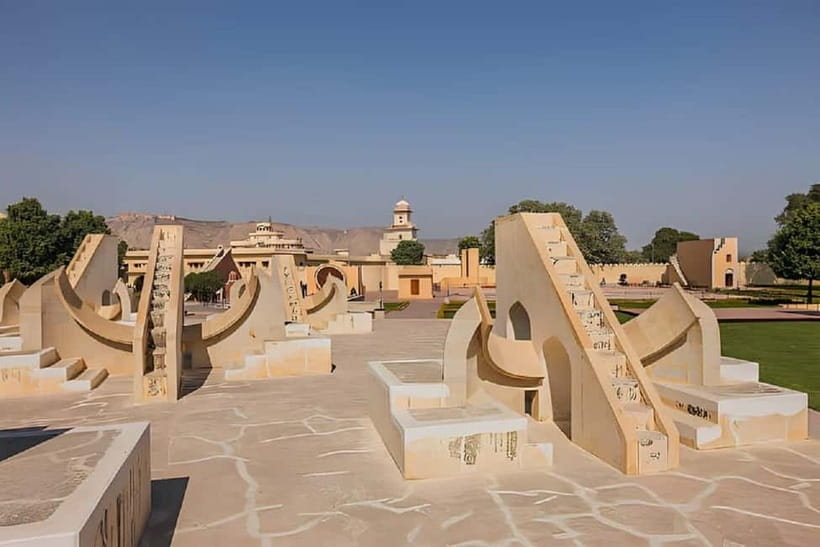 Jaipur: Night Open Jeep Safari with City Lights & Palaces - A guide makes the difference
