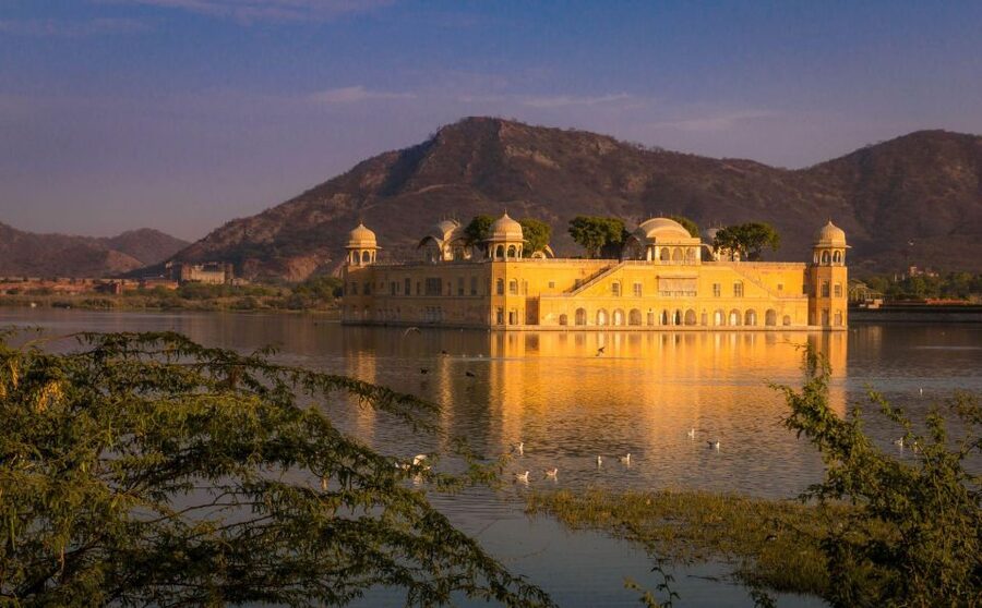 Jaipur Sightseeing by Tuk-Tuk: Temples, Palaces & Markets - Hawa Mahal: Jaipur’s famous pink facade