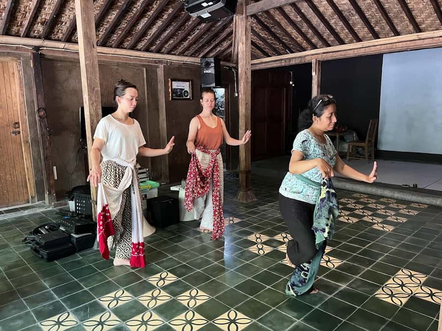 Javanese Dance Workshop with Kraton Palace Dancer - Key points to know before booking