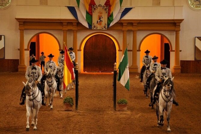 Jerez Historic Guided Tour and Alcazar - One hour inside the Alcazar