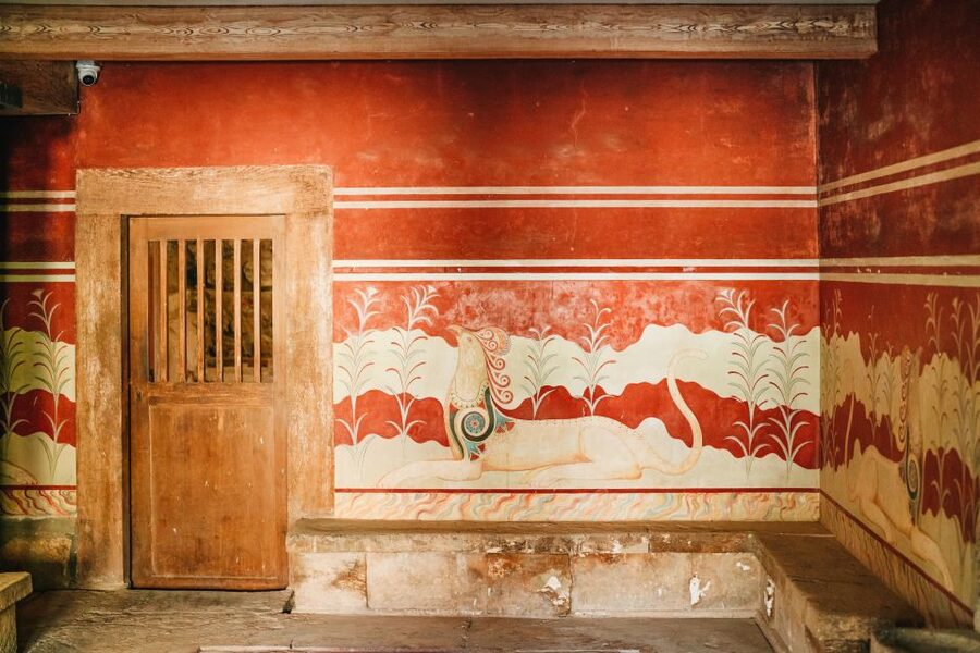 Knossos: Knossos Palace Skip-the-Line Guided Walking Tour - Seeing the throne, courts, and royal rooms
