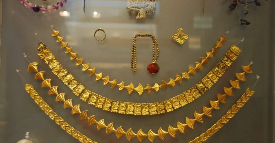 Knossos Palace & Archaeological Museum Private Tour - Should you book the private Knossos and museum tour?