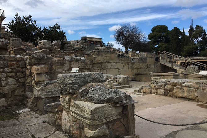 Knossos Palace Exclusive Tour (small group) - The guides and the style of interpretation