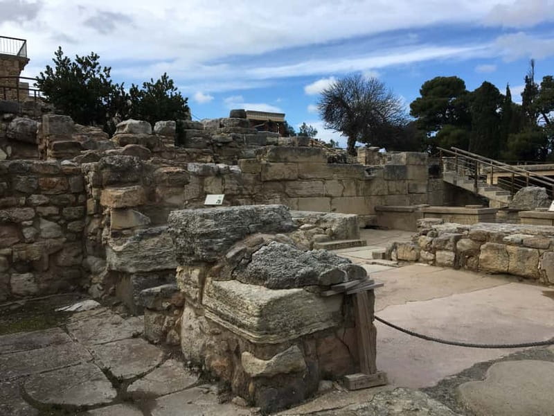 Knossos Palace: Family-friendly Mythology Tour - Hands-on storytelling for children