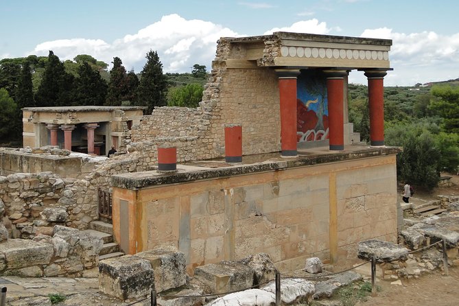 Knossos Palace guided tour - Heraklion City tour + market - Knossos first, before the Cretan heat builds